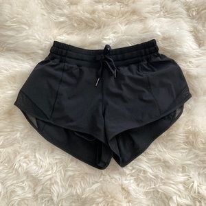 like new lululemon original hotty hot short 2.5" inseam black size 4